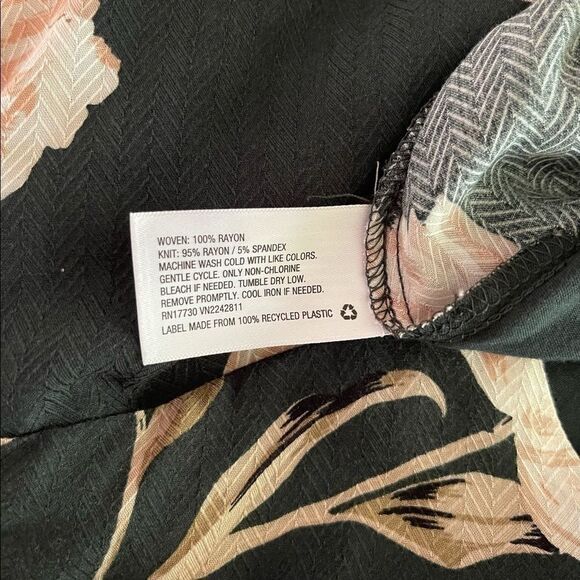 Floral Top - Picture 7 of 7